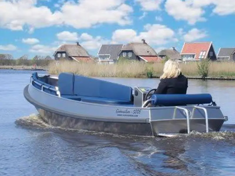 Sloep met schipper